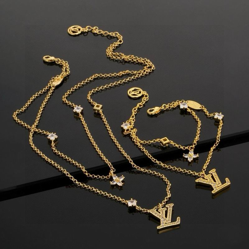 LV Necklace 04yxh11